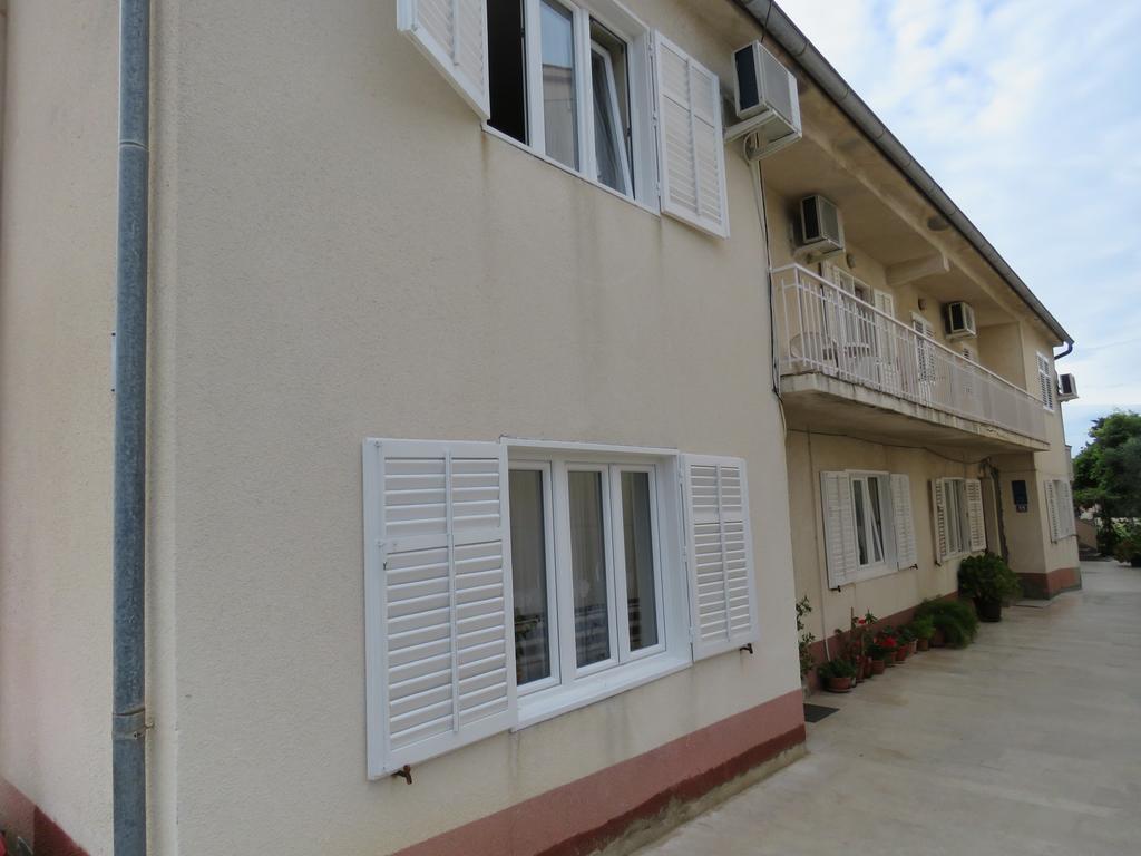 Guest House Miro Novalja Exterior foto
